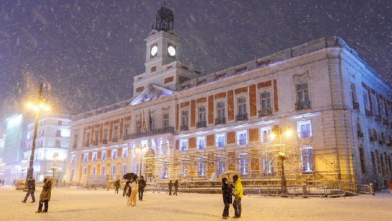 Stuhia Filomena përfshin Spanjën, dëbora bllokon aeroportin dhe autostradat