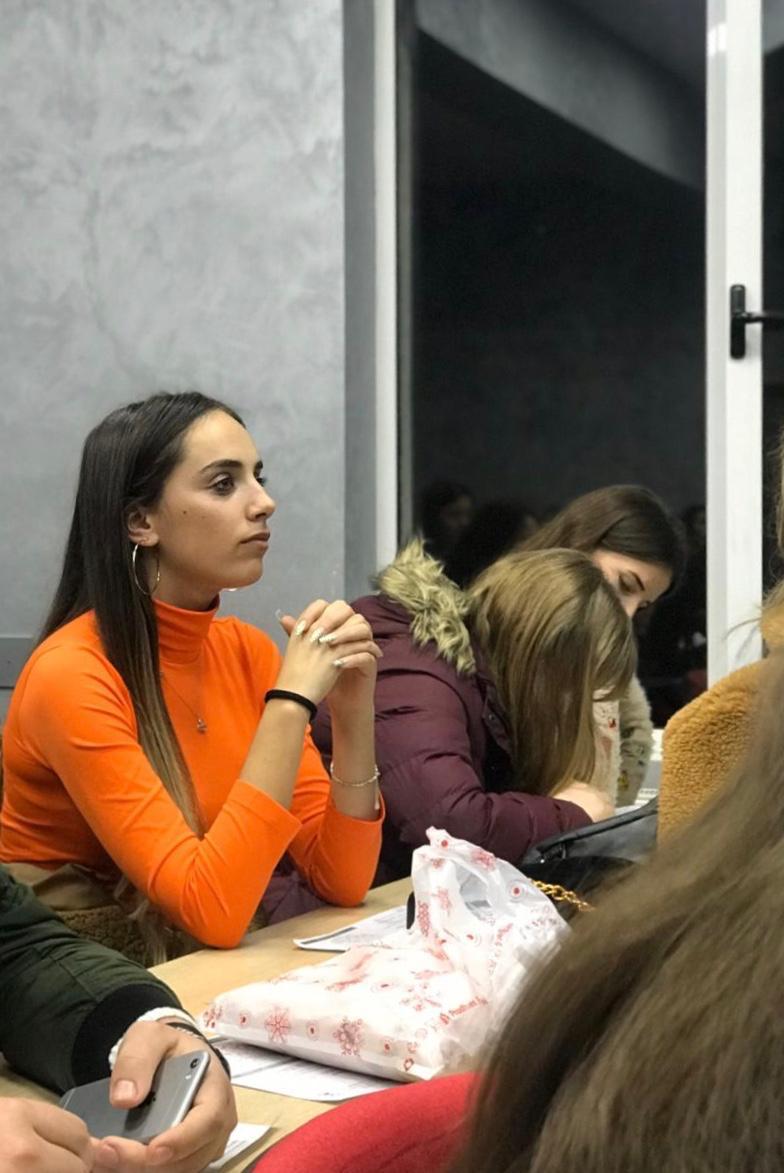 Një shoqëri pasive inkurajon liderat shtypës
