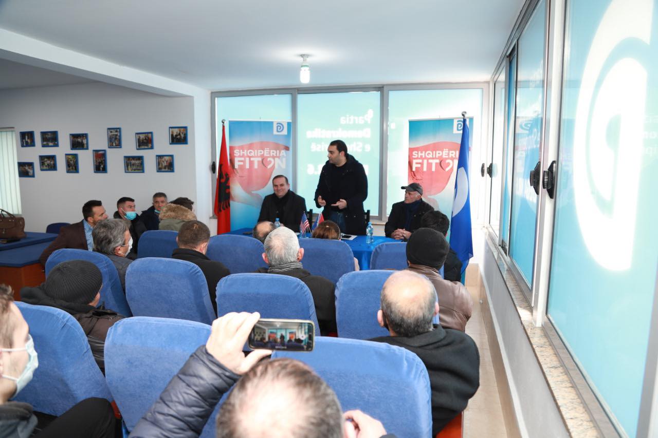 “Qyteti i nxënësve, aty ku mjerimi mbulohet me propagandë”, Këlliçi: 25 prilli është betejë e qytetarëve kundër dyshes Rama-Veliaj që kontrollon ekonominë e vendit