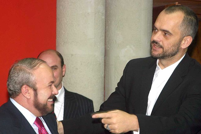 “Aventurier, i dashuruar me veten, i palexuar”, si tallej Edi Rama me Fatos Nanon në librin “Kurban”