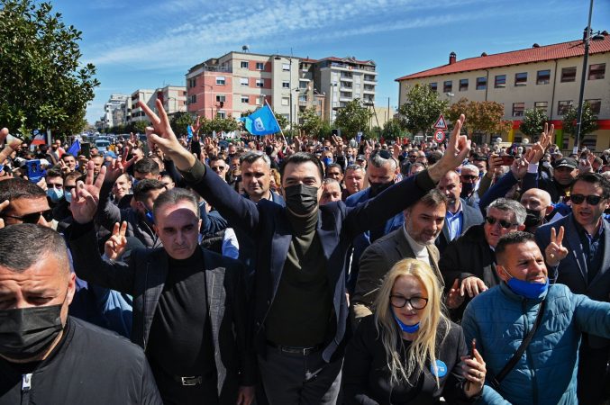 Lulzim Basha: Era e ndryshimit po fryn fort dhe dielli i fitores shkëlqen nga lart