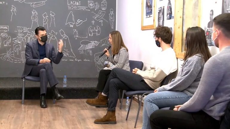 Basha bashkëbisedim me të rinjtë në Shkodër: Premtimet e Ramës në javët e fundit janë boshe, t’i kërkojë falje shqiptarëve që i zhyti në krizë