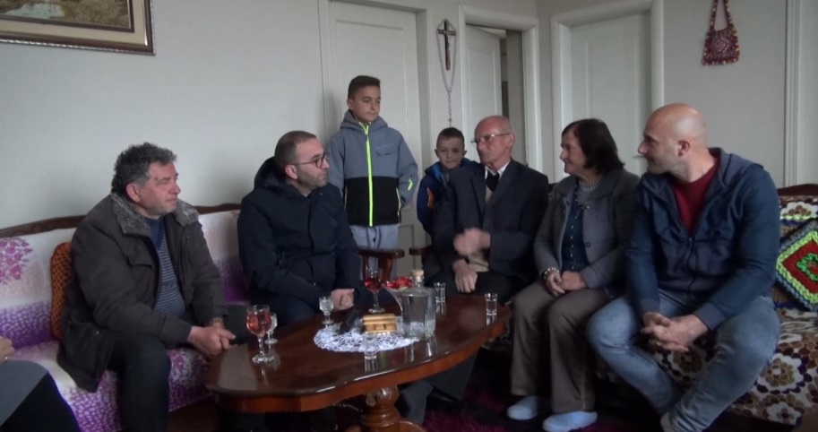 Bardhi me banorët në Gjinar: Të ndëshkojmë me votë politikanët që gënjejnë