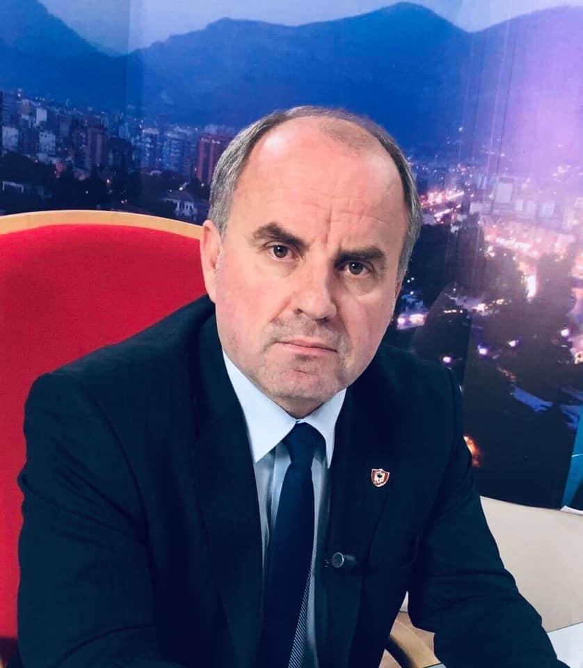 7 marsi, kryelegalisti Axhami mesazh urimi: Arsimi i sotëm bën kombin nesër, Gëzuar të gjithë misonarëve të dijes!