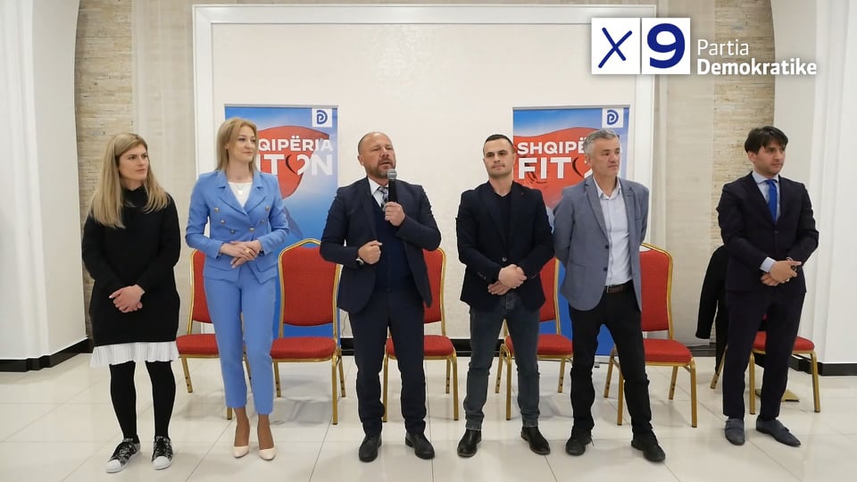 “Rinia është fuqia që rrëzon sistemet, është uragani që do të ndëshkojë keqqeverisjen e Edi Ramës”, Mziu takim me të rinjtë