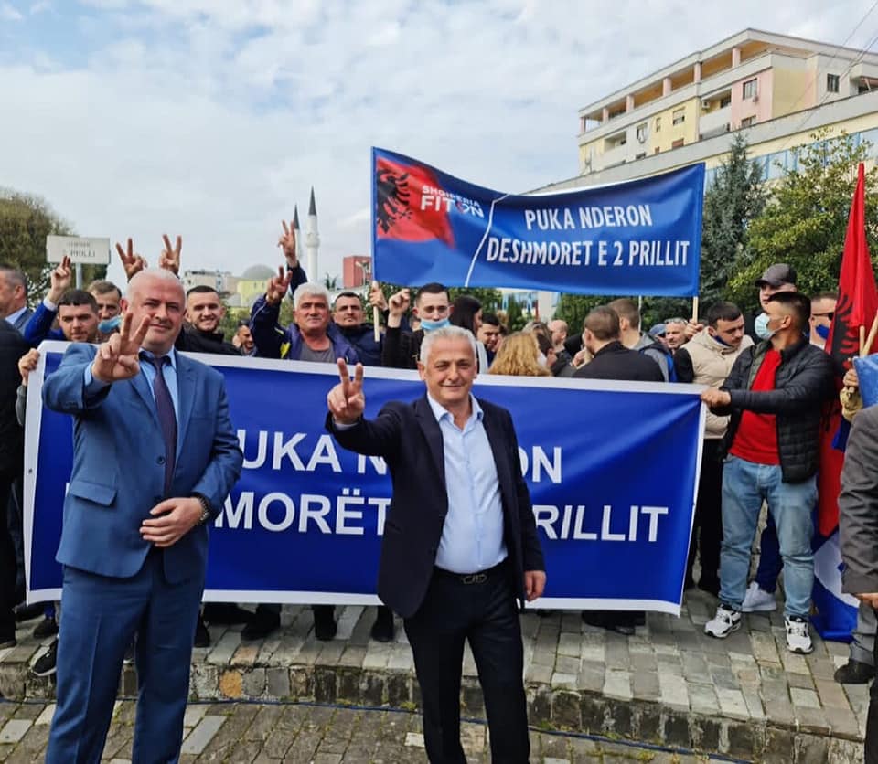 (VIDEO) Pukjanët marshojnë drejt fitores! Qindra mbështetës kanë shoqëruar kandidatin Lodovik Hasani drejt Shkodres, në përkujtim të 2 prillit