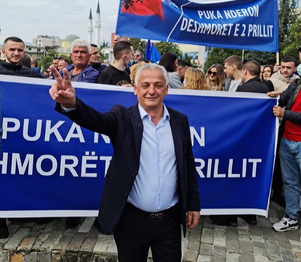 Puka nderon dëshmorët e 2 Prillit, kandidati Hasani: Martirët e kësaj dite, janë fanar ndriçues për demokracinë shqiptare