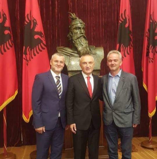 Presidenti Meta shpëtoi Lirinë, Demokracinë e Drejtësinë