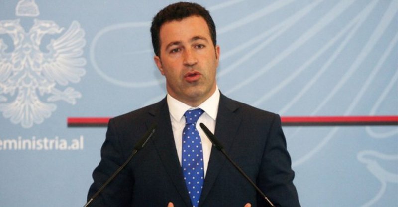 Niko Peleshi, një politikan që arriti majat e pushtetit, por me një arsim tepër të dyshimtë