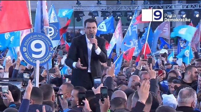 PD mbyll fushatën në Tiranë, Basha: Ndryshimi është çështje orësh