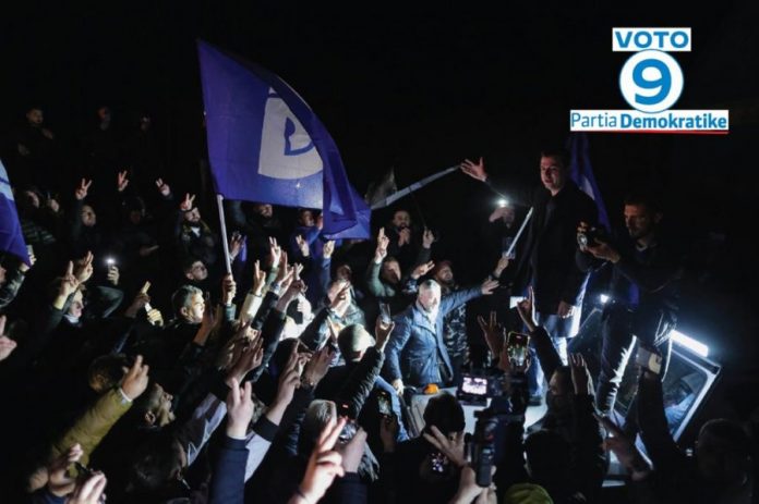 Pritja madhështore e Bashës në Tropojë: Zoti ju bekoftë, votoni ndryshimin!