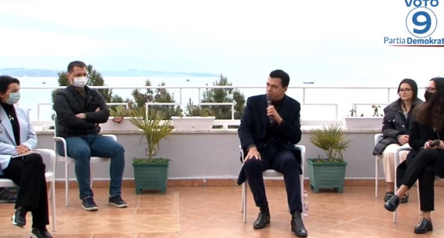 Basha me të rinjtë në Durrës: Të largojmë Ramën, kemi planin si të shijoni jetën këtu dhe jo të ikni