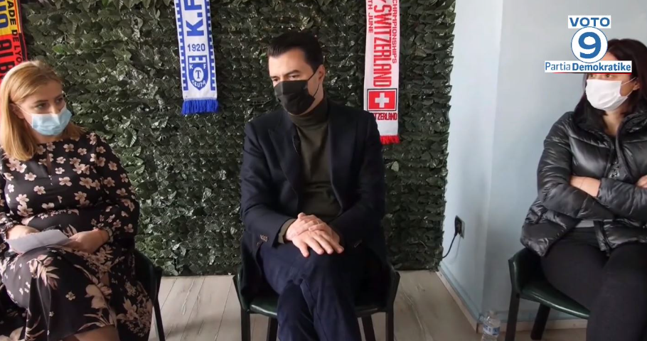 Basha me familjet e dëmtuara nga tërmeti: Korrupsioni i qeverisë po ndëshkon durrsakët