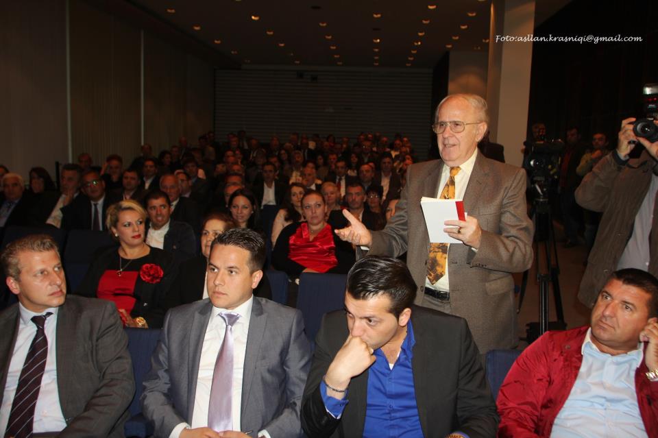 Pordhë diplomatike në Republikën e Bananeve