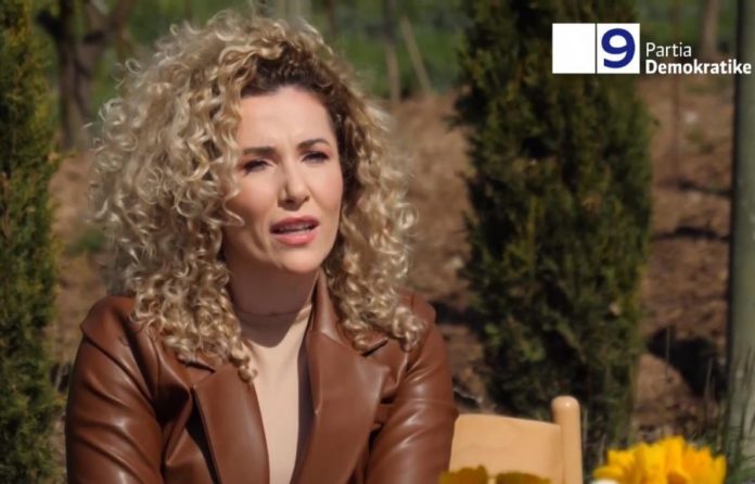 Gazetarja e njohur përkrah Bashës: Në fushatë për shkak të arrogancës të liderit të shëmtuar që na drejton