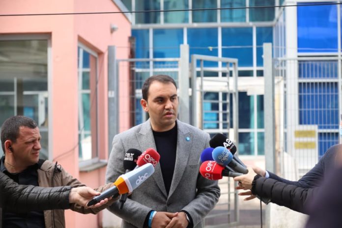 Belind Këlliçi kallëzon në SPAK kryetarin e Njësisë Administrative të Vaqarrit për krim zgjedhor dhe korrupsion