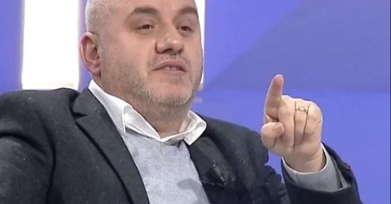 “A mund të marr dhe kosoren me vete, se kam një javë mezi e kam mprehur”, Artan Hoxha publikon ftesën nga ‘patronazhisti’ i tij