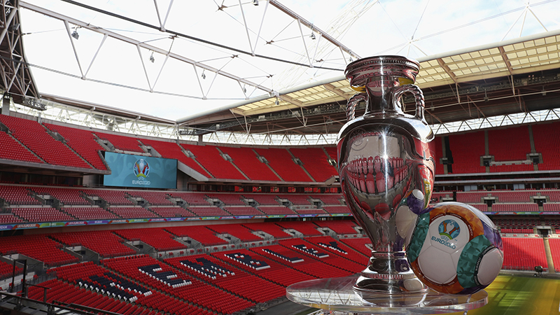 Euro 2020, tifozët në stadiume me short dhe disa kritere