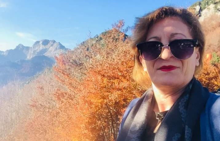Nervi poetik i Prenda Sejdisë , i mprehur nga shqetësimi social-bashkëkohor  - InfoPressAlbania