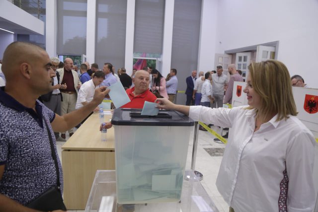 Lista me emra surprizë, zbulohen 15 anëtarët e rinj të Kryesisë së PD