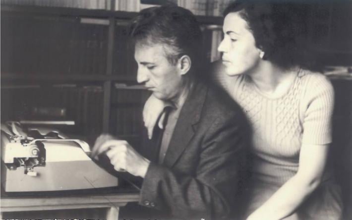 Suplementi letrar/ Mjegulli i Dashurisë-poezi nga Dritëro Agolli