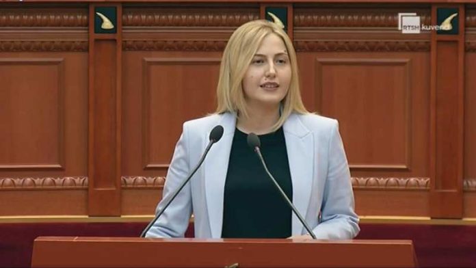 Askush nuk beson tek ato që thoni ju. As ju vetë, aq shumë keni mashtruar!