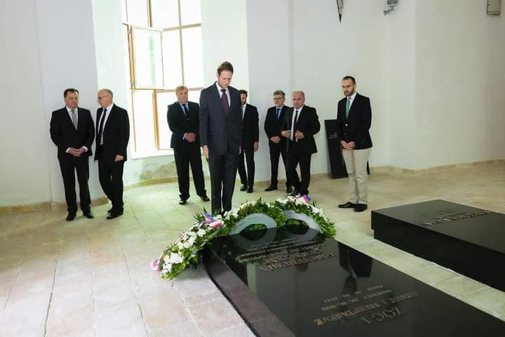 19 vjetori i ndarjes nga jeta të Mbretëreshës Geraldinë, LTM Princ Leka vizitë në Mauzoleumin e Familjes Mbretërore