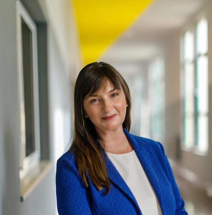 Për mosnjohje të kompetencave e detyrave të saj, Ministre e Shtetit për Rininë dhe Fëmijët,  Zj.Bora Muzhaqi duhet të japë dorëheqjen!