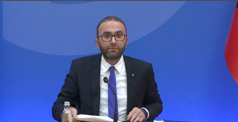 Gazmend Bardhi: Jam rritur me foton e Berishës në shtëpinë time”. Krenar që u zgjodha sekretar me votën e tij.