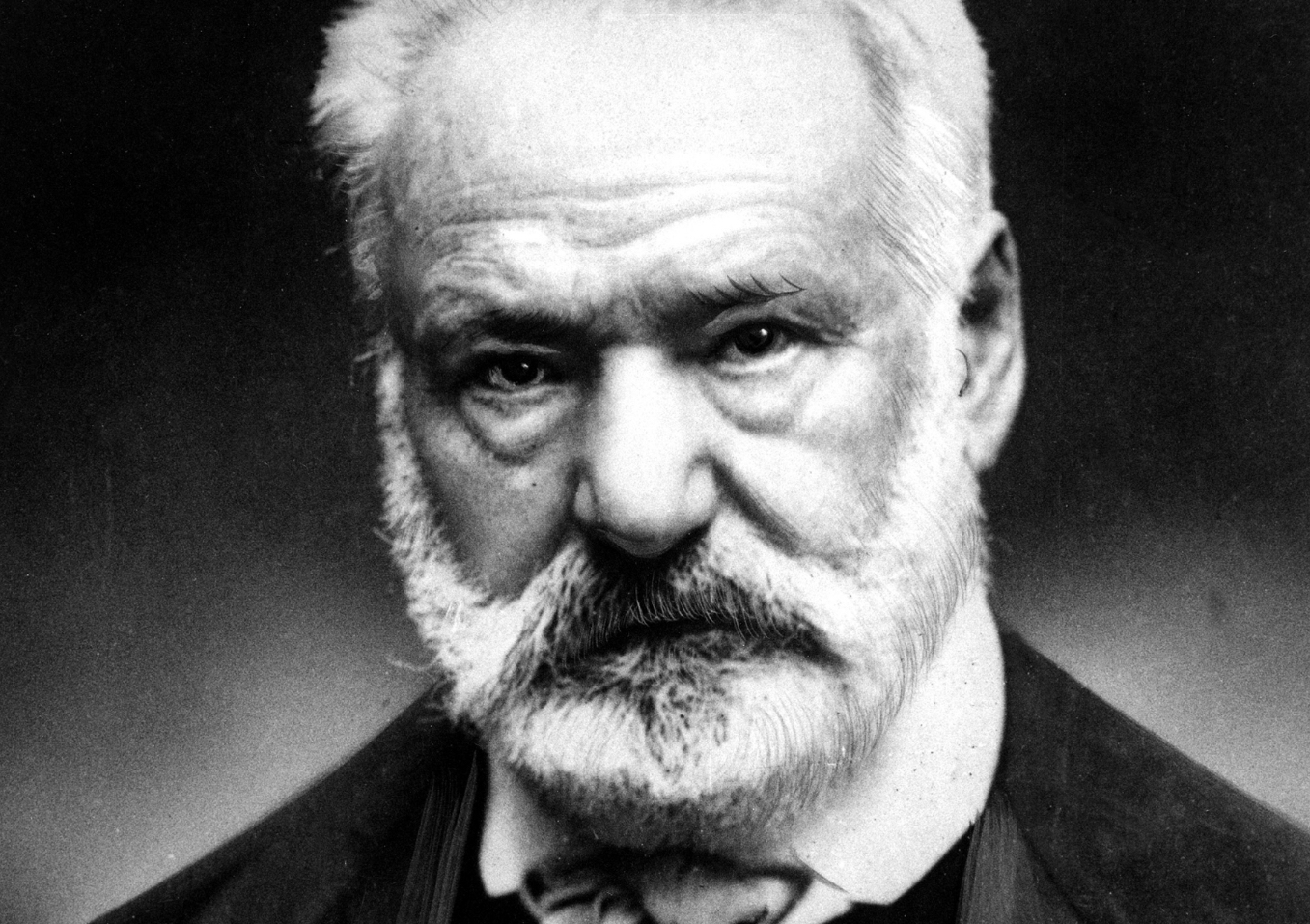 “Oh! Kurrë mos e fyeni ju një grua që bie!” Poezia fantastike nga i madhi Viktor Hygo