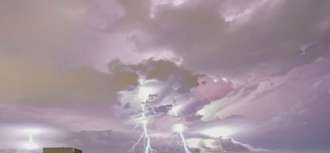 Shtrëngata shiu me rrufe, mësoni si do të jetë moti këtë fillim nëntori