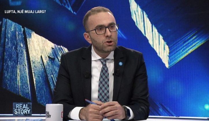 “Një kryetar bande në Elbasan ka mbledhur vota për Berishën që të mblidhet Kuvendi”/ Bardhi: I kam me fakte, një praktikë e tillë është ndjekur edhe në qarqe të tjera