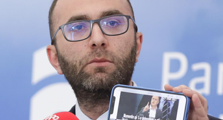 Gaz Bardhi Nxjerr Videon E Flamur Nokës Më 29 Tetor: Firmat Do Të Dorëzohen Në Parti, Kryetari Mbledh Kuvendin