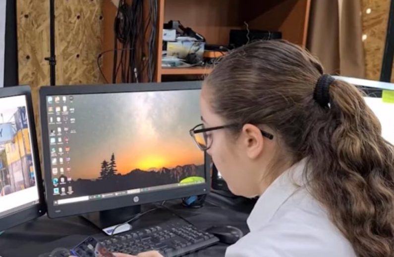 Studentja shqiptare e dyta në botë për teknologji, miliarderi Bill Gates i bën dhuratën e veçantë