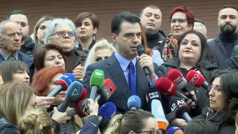 Basha: “Të mos lejojmë që oligarkia dhe krimi të gëzojnë se demokratët janë të përçarë”