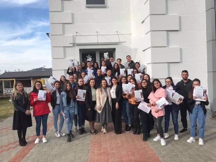 8 Dhjetori/ “Unë besoj te Rinia e vendit tim”, Zv. Kryetarja e Bashkisë Klos, Adelina Laçi mesazh urimi