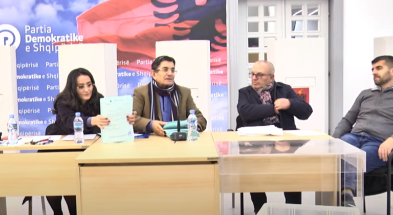 251 antarë të Këshillit Kombëtar të PD pro vendimeve të kryesisë, 4 kundër