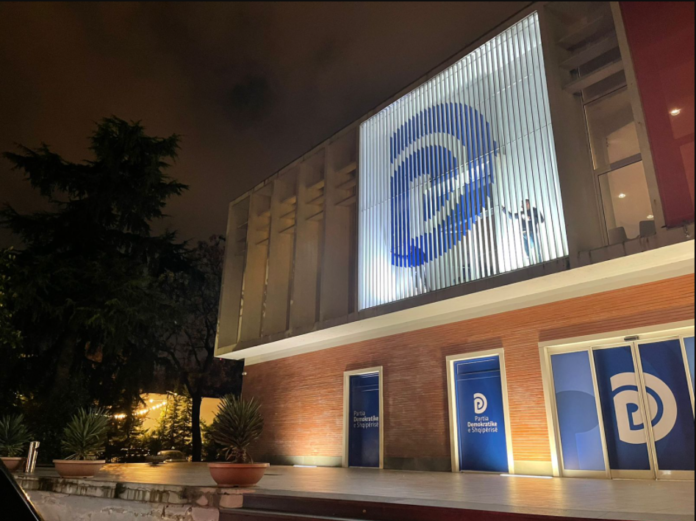 Zhvillimet në kampin blu, zëvendës ambasadori amerikan në selinë e PD