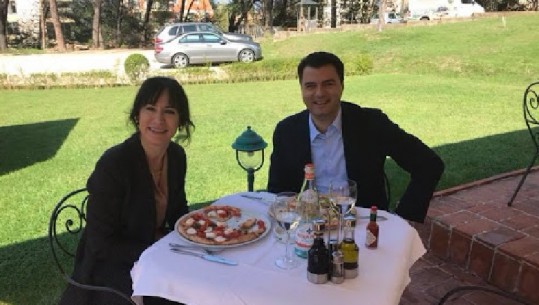 “Çdo ditë me ty është dita ime e preferuar”, Aurela dedikim për Bashën