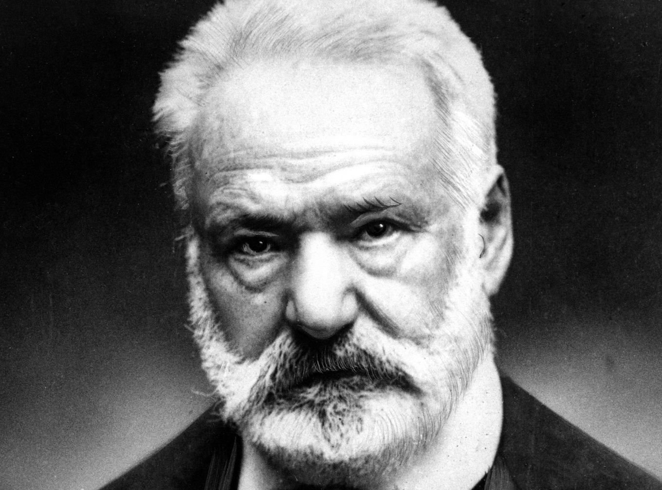 “Ja, nesër, sa të gdhihet”, poezia e trishtë e Viktor Hygo. Kush ka humbur dikë të dashur, duhet ta lexojë!