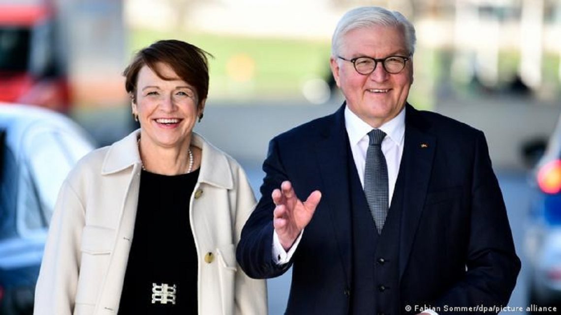 President i Gjermanisë për një mandat të 2-të, Steinmeier i dhuroi gruas një veshkë