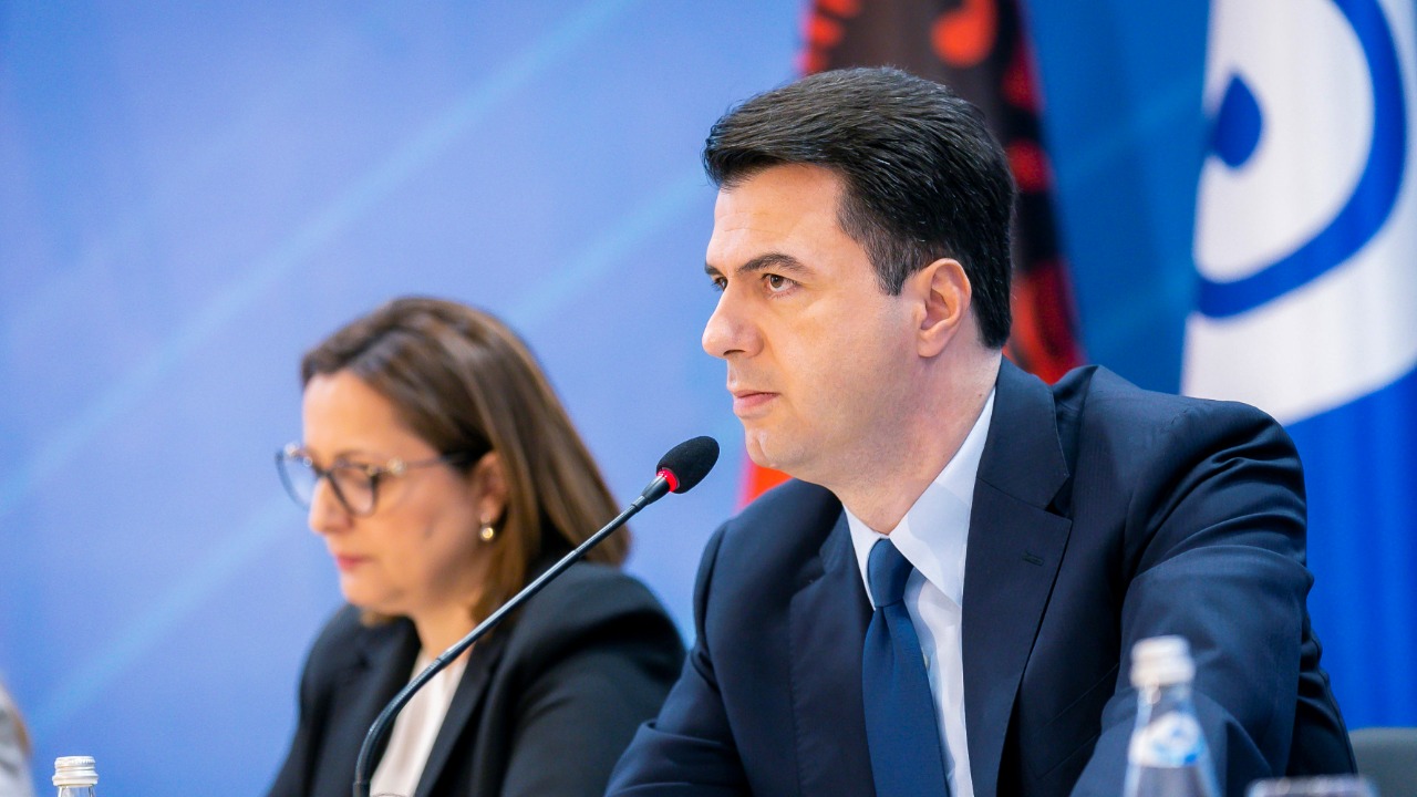 “Trekëndëshi i Bermundës s’e do reformën” – Basha: Ku u zhduk Berisha të enjten, pse nuk votoi kundër