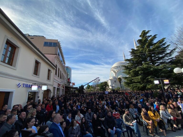 Genta Bushati, vajza e kandidatit të PD, për bashkinë Shkodër emocionon me fjalën e saj