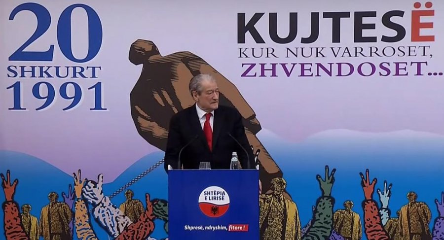 Fotoskandal | Berisha me simbolin serb në pankartën përkujtimore të 20 shkurtit 1991