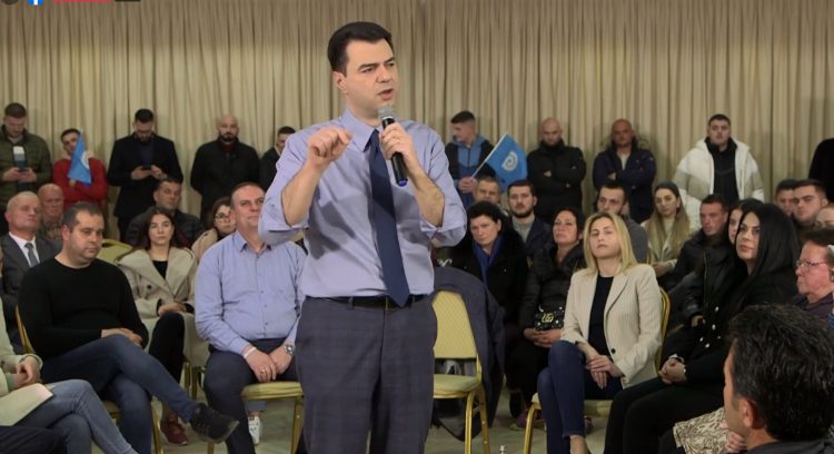 Basha për Berishën: Shëtit me logon e LSI, nuk flet për oligarkët se janë bashkë