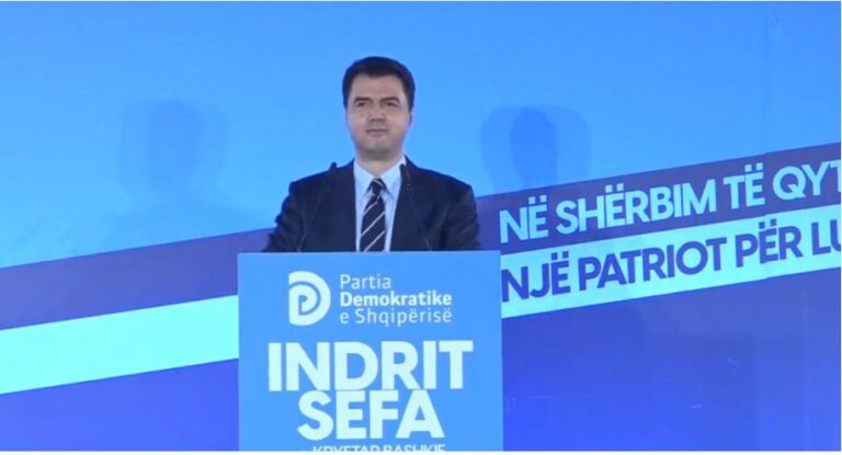 Thirret ezani, Basha lë në mes fjalën: Teksa errësira shtrihet anë e mbanë, zoti s’na ka harruar