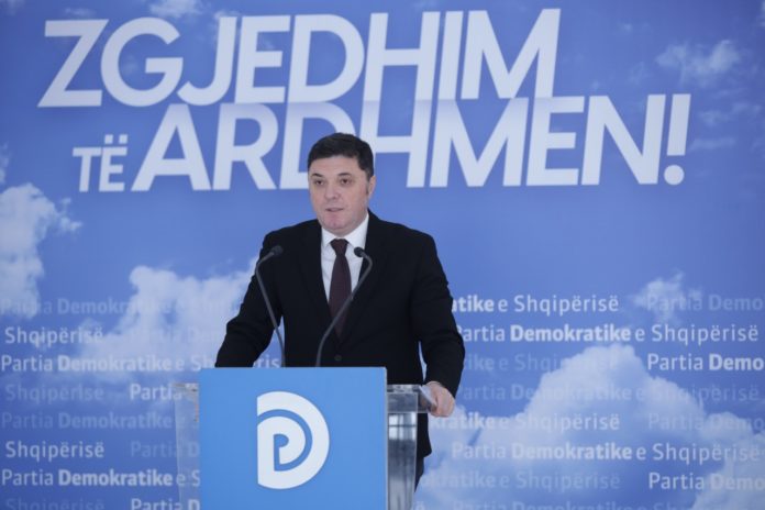 “Rama refuzon të përgjigjet për lluksin e tij”, Kreshnik Çollaku: Kush ia pagoi udhetimin në Munih? A ka udhëtuar ai me charter në Suedi, Skoci, Liban, Itali, Egjipt…?