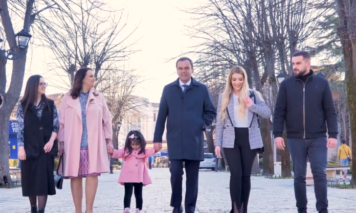 “Nga parqet te kopshtet e shëtitoret”- Xhemal Bushati tregon planin për Shkodrën me spot fushate ndryshe