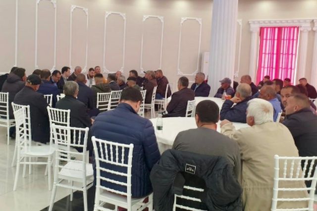 Basha me takime politike në Rrogozhinë