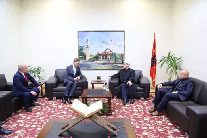 “Fitër Bajrami”, Princ Leka II dhe kryelegalisti Axhami urojnë shqiptarët